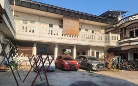 OYO Life 93160 Kost Jenny Karawang